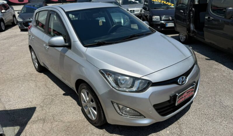 HYUNDAI i20 2013 1.1 DIESEL pieno