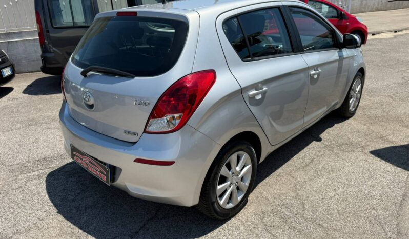 HYUNDAI i20 2013 1.1 DIESEL pieno