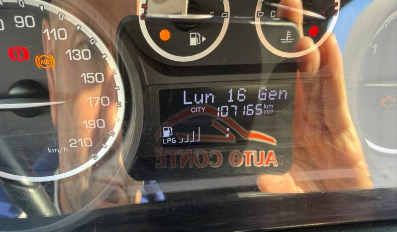 LANCIA YPSILON 1.2 GPL DI SERIE 69CV pieno